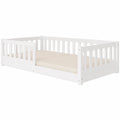 Massives Holzbett für Kinder 140x200 cm – Bodenbett im skandinavischen Stil mit Seitenschutz – Einfacher Aufbau, Weiß